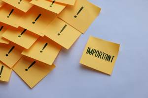 The word "Important" on adhesive note paper